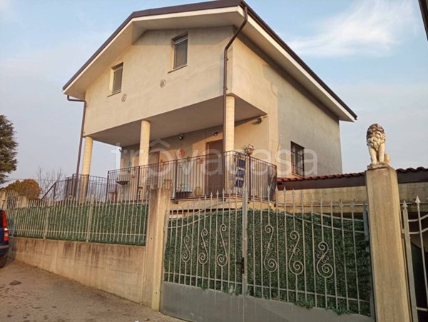 casa indipendente in vendita a Poirino