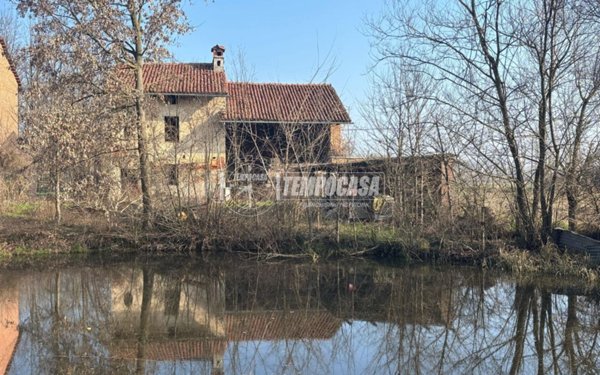 casale in vendita a Poirino in zona Cacceri