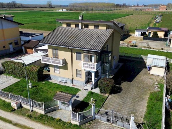casa indipendente in vendita a Poirino