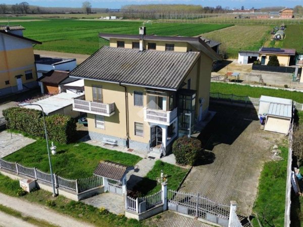 casa indipendente in vendita a Poirino