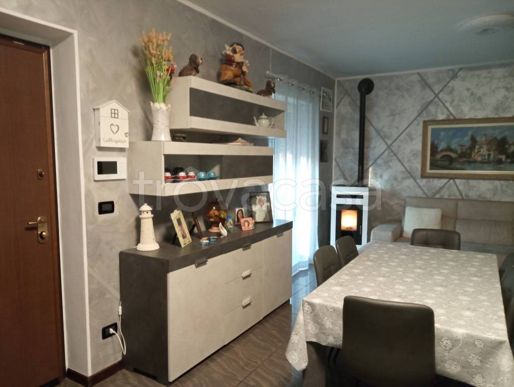 casa indipendente in vendita a Poirino