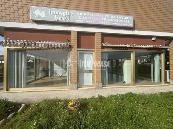 negozio in vendita a Poirino in zona Marocchi