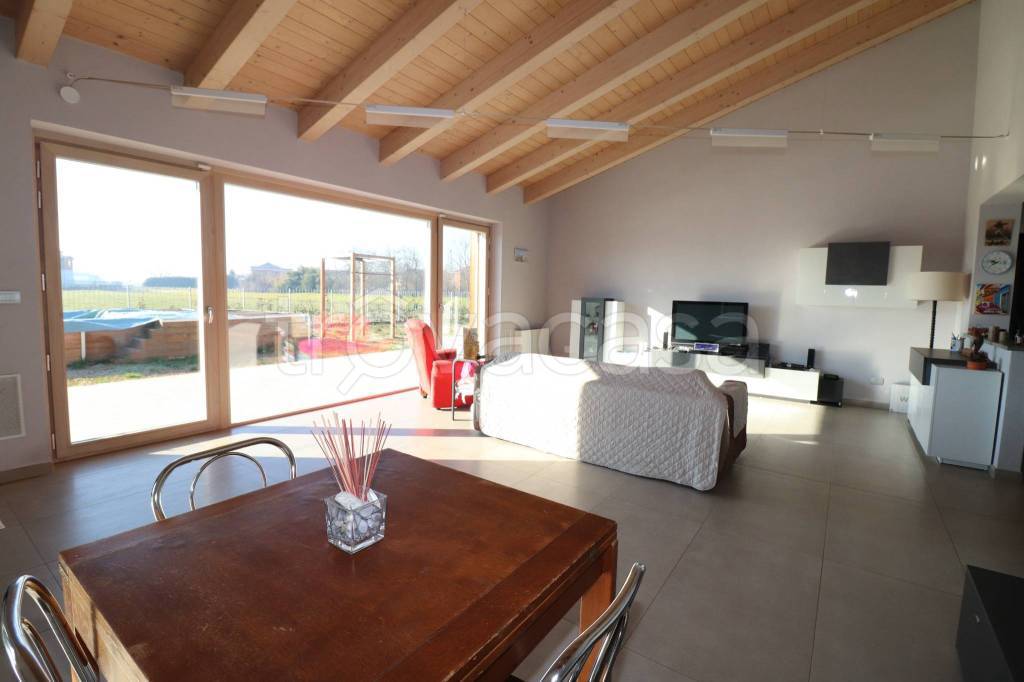 casa indipendente in vendita a Poirino