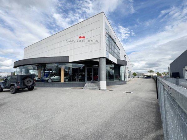 negozio in vendita a Poirino