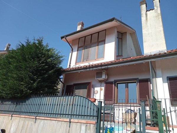 casa indipendente in vendita a Poirino
