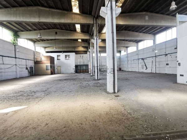 capannone in vendita a Poirino in zona Masio