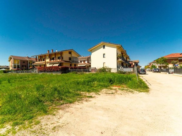 terreno edificabile in vendita a Poirino