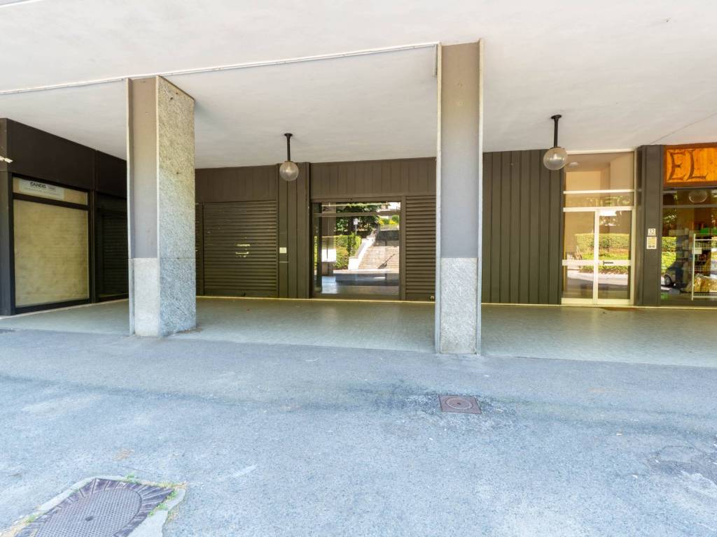 negozio in vendita a Poirino