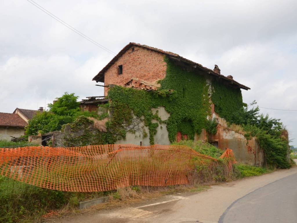 casa indipendente in vendita a Poirino in zona Stuerda