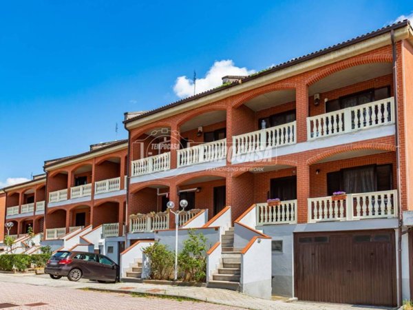 casa indipendente in vendita a Poirino