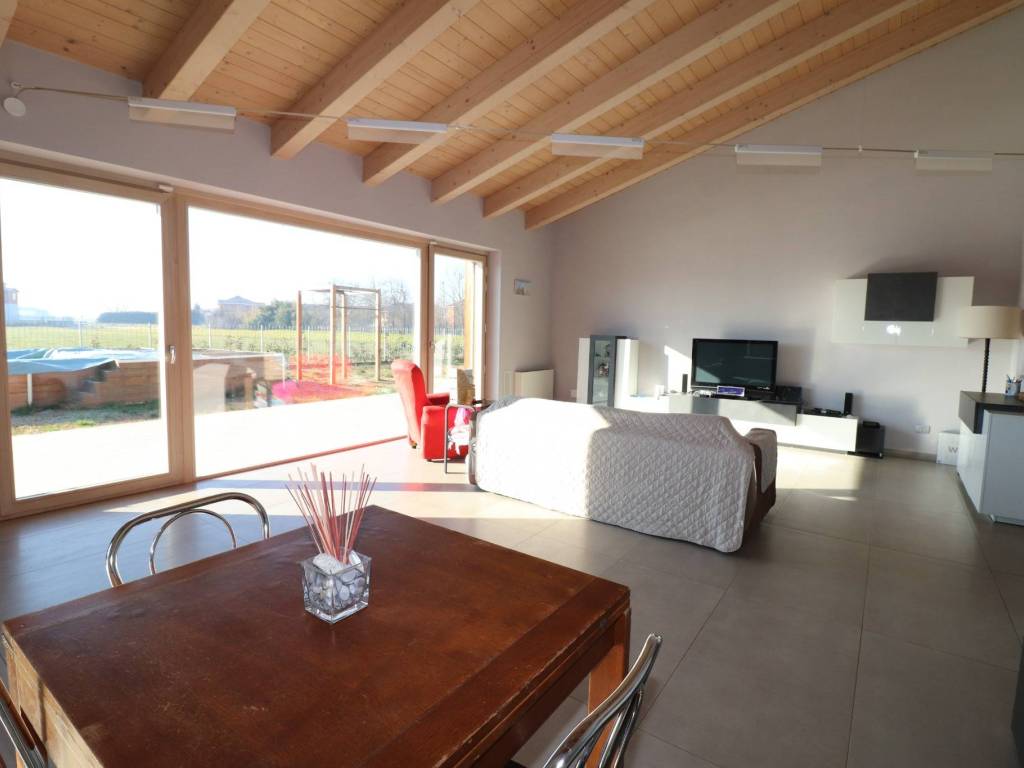 casa indipendente in vendita a Poirino