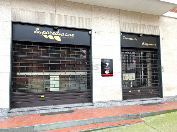 locale commerciale in vendita a Poirino