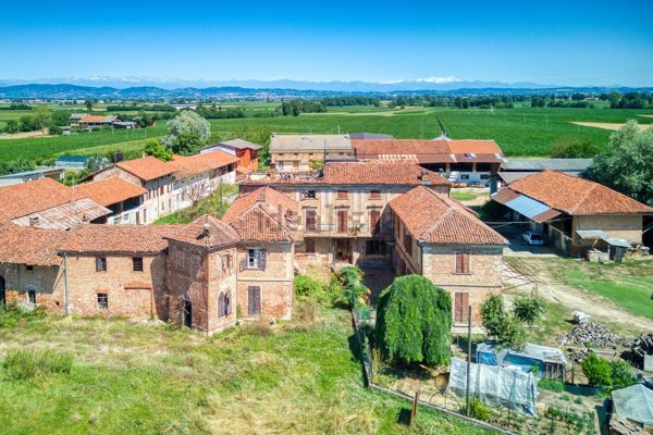 esavano in vendita a Poirino in zona Balme