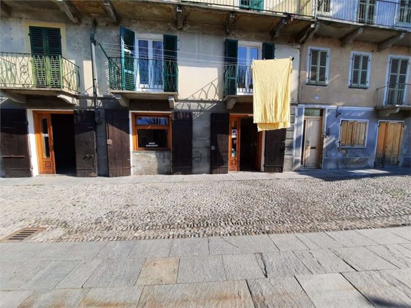 locale commerciale in vendita a Poirino