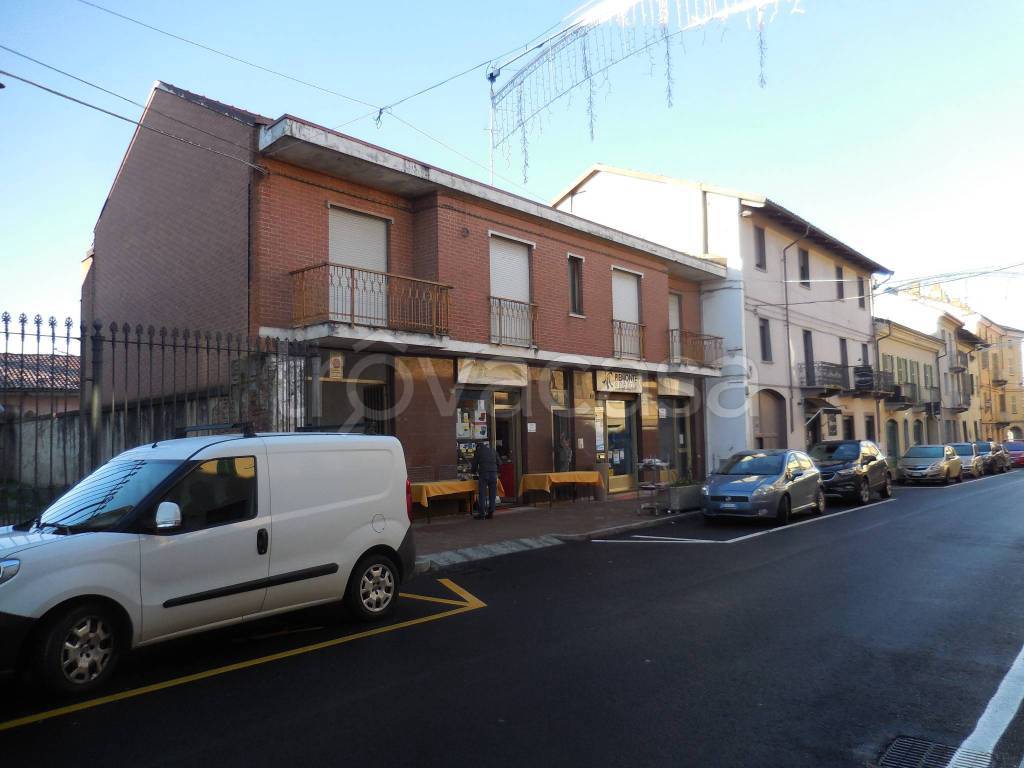 negozio in vendita a Poirino