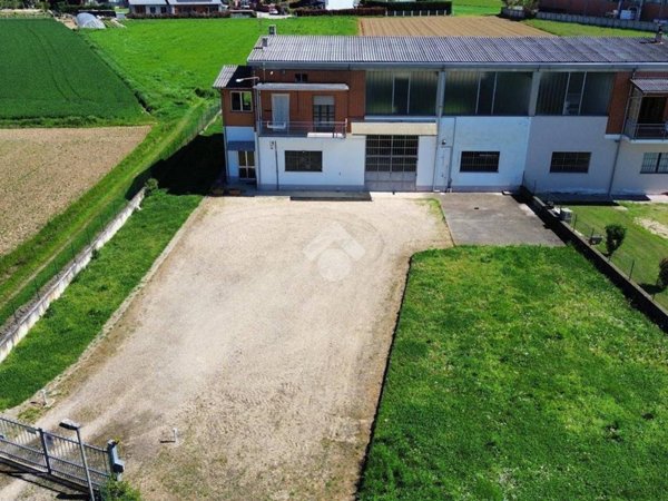 casa indipendente in vendita a Poirino