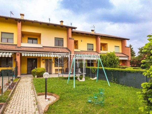 casa indipendente in vendita a Poirino