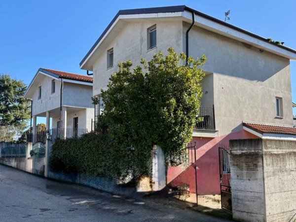 casa indipendente in vendita a Poirino