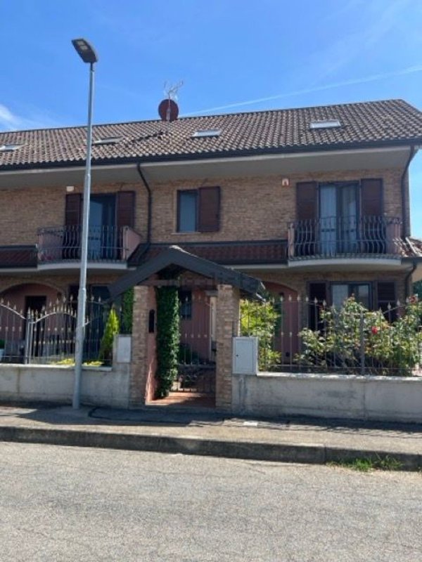 casa indipendente in vendita a Poirino in zona Tetti Brossa