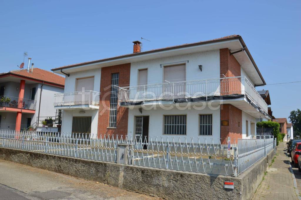 casa indipendente in vendita a Poirino in zona Tetti Brossa