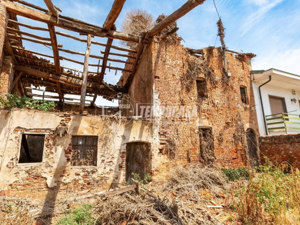 casale in vendita a Poirino in zona Tetti Brossa