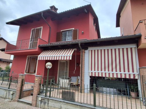casa indipendente in vendita a Poirino in zona Tetti Brossa