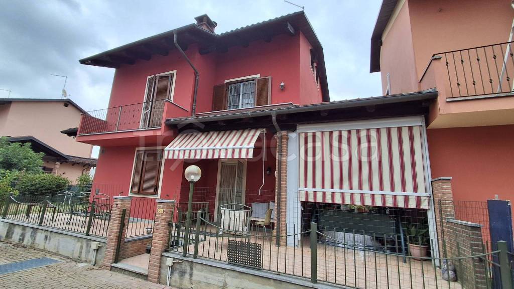 casa indipendente in vendita a Poirino in zona Tetti Brossa