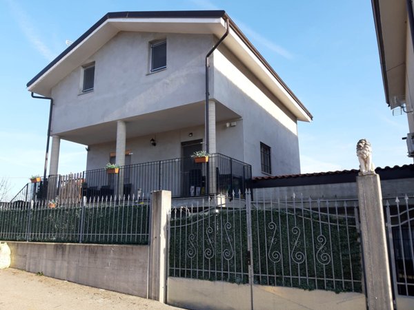 casa indipendente in vendita a Poirino in zona Tetti Brossa