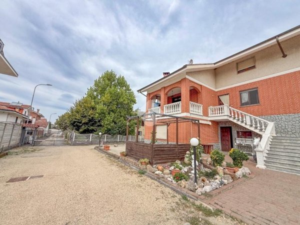 casa indipendente in vendita a Poirino