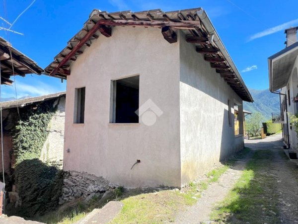 casa semindipendente in vendita a Pomaretto