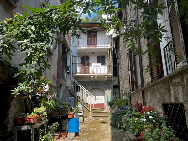 casa semindipendente in vendita a Pomaretto