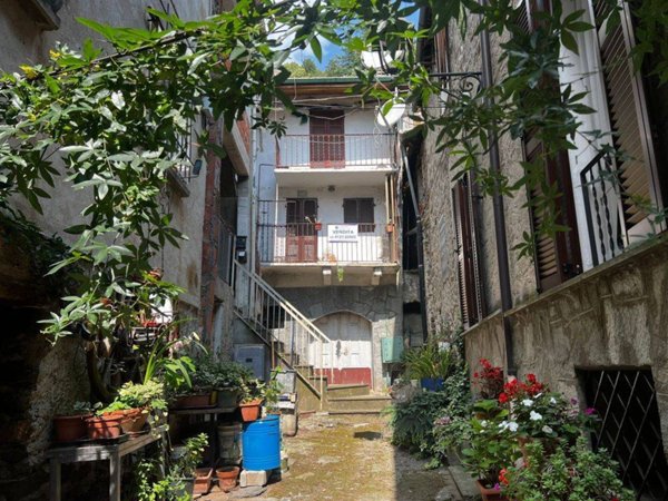 casa indipendente in vendita a Pomaretto