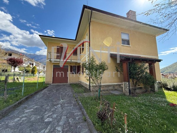 casa indipendente in vendita a Pomaretto