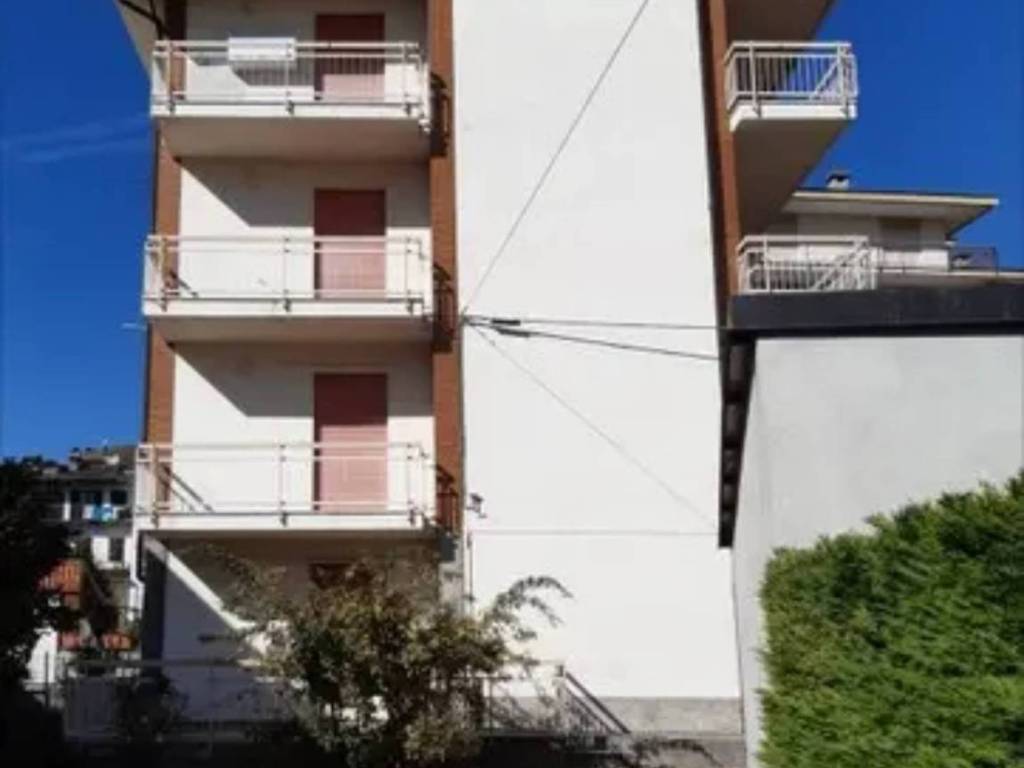intera palazzina in vendita a Pont Canavese