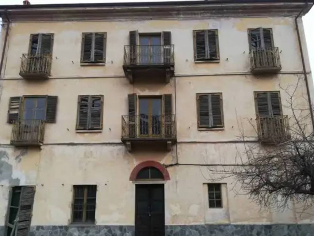 intera palazzina in vendita a Pont Canavese
