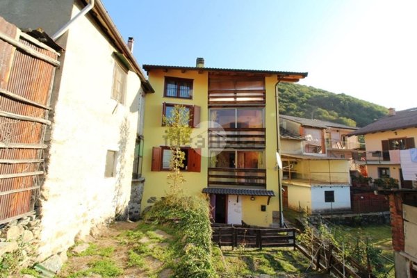 casa semindipendente in vendita a Pont Canavese