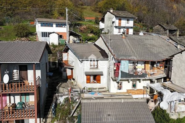 casa indipendente in vendita a Pont Canavese