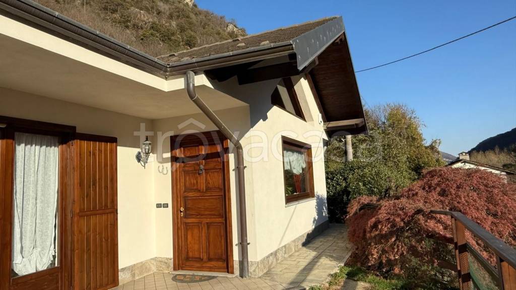 casa indipendente in vendita a Pont Canavese