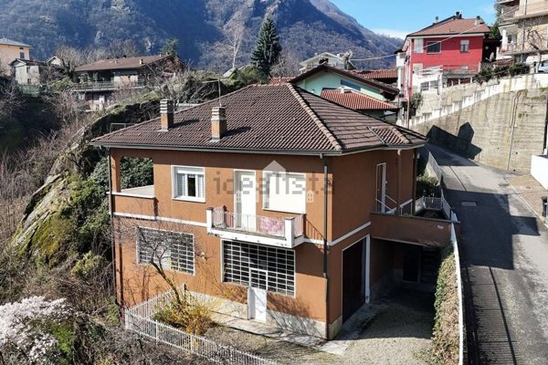 casa indipendente in vendita a Pont Canavese