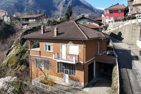 casa indipendente in vendita a Pont Canavese