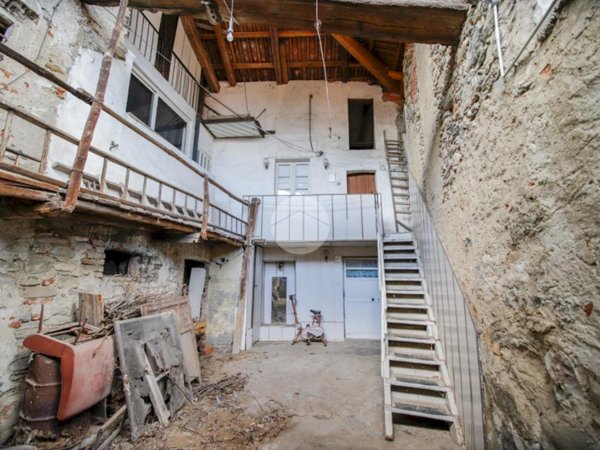 casa semindipendente in vendita a Pont Canavese
