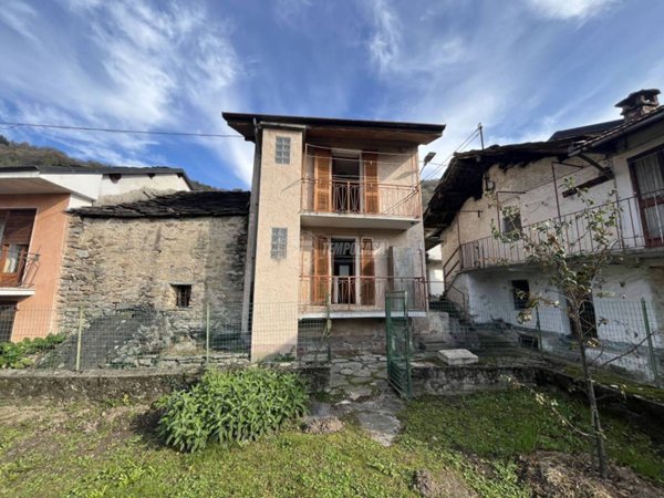 casa indipendente in vendita a Pont Canavese