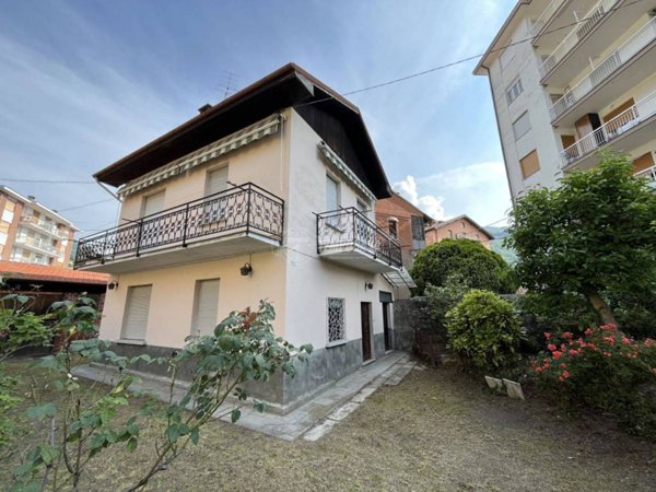 casa indipendente in vendita a Pont Canavese