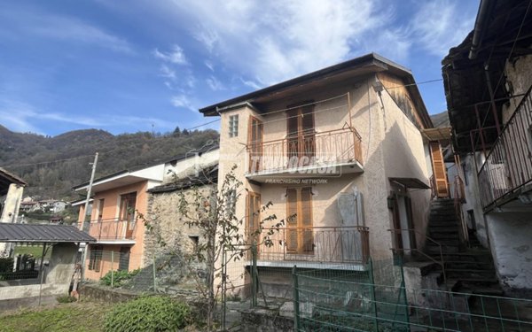 casa indipendente in vendita a Pont Canavese