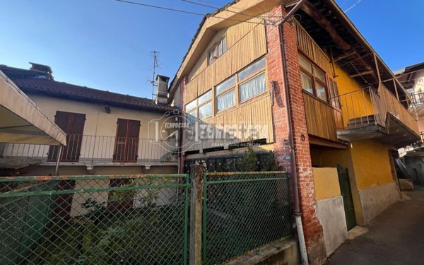 casa indipendente in vendita a Pont Canavese