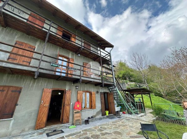 casa indipendente in vendita a Pont Canavese