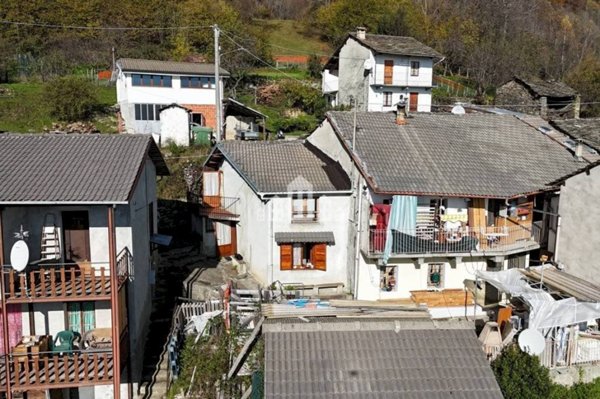 casa indipendente in vendita a Pont Canavese