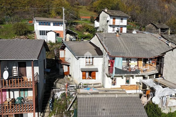 casa indipendente in vendita a Pont Canavese