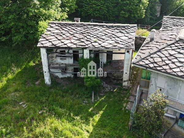 casa indipendente in vendita a Pont Canavese