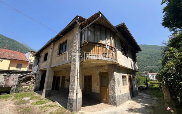 casa indipendente in vendita a Pont Canavese